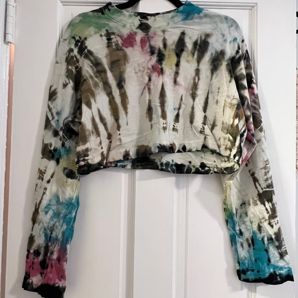 Tokyo Crop Shirt COTTON CITIZEN in kaleidoscope Sky

$125 on revolve - Picture 5 of 6